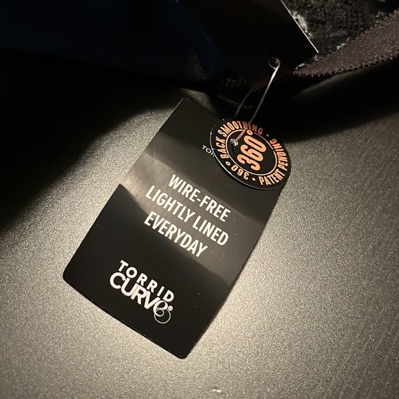 LIGHTLY LINED EVERYDAY WIRE-FREE BRA - LACE FLORAL WITH 360° BACK SMOOTHING™ - Picture 11 of 12